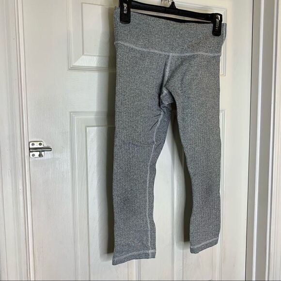 Lululemon Herringbone Ghost crop legging Size 6 - Picture 3 of 8